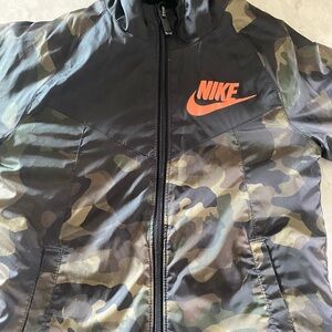 Boys Nike camouflage coat (6-7 small)